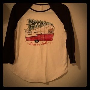 Quarter sleeve Peace on Earth top